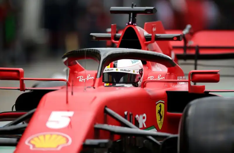Dopo lo stop causato dalla pandemia di Coronavirus sono scese in pista finalmente le monoposto di F1, con la novità delle Mercedes in livrea nera.