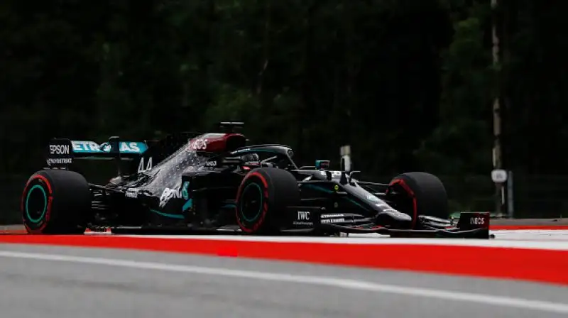 Il campionato del mondo di F1 è ripartito con una novità cromatica.