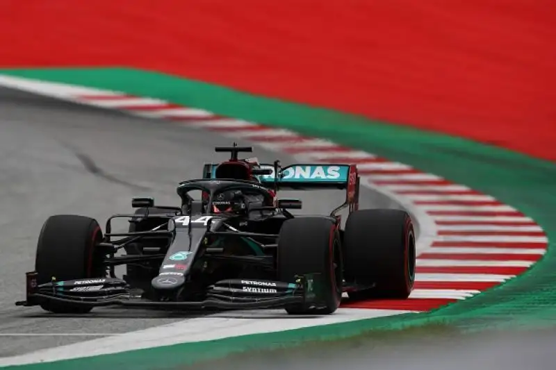 Il campionato del mondo di F1 è ripartito con una novità cromatica.