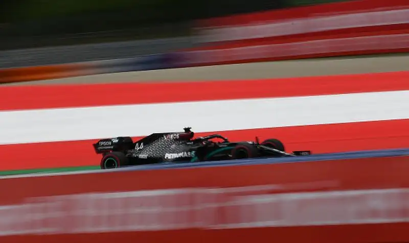 Il campionato del mondo di F1 è ripartito con una novità cromatica.