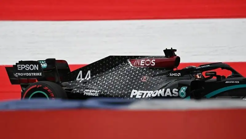 Il campionato del mondo di F1 è ripartito con una novità cromatica.