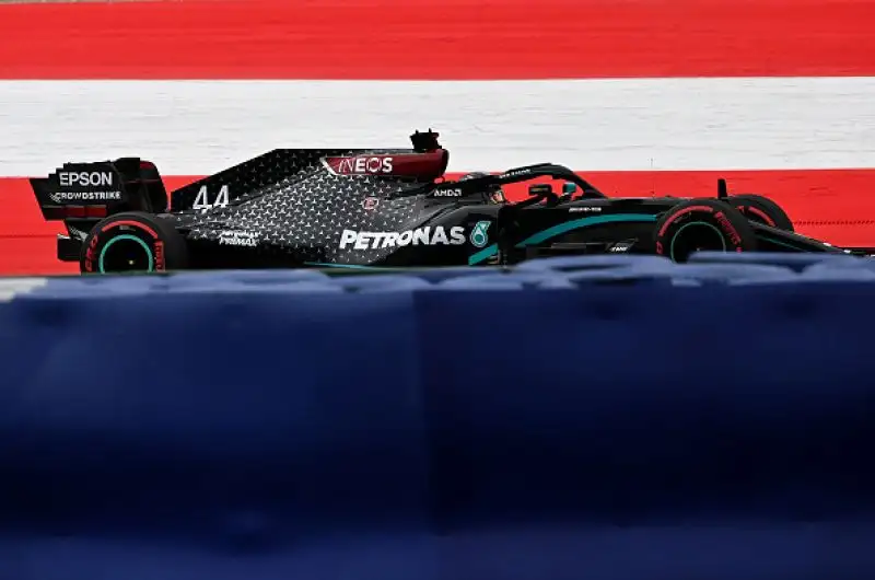 Il campionato del mondo di F1 è ripartito con una novità cromatica.