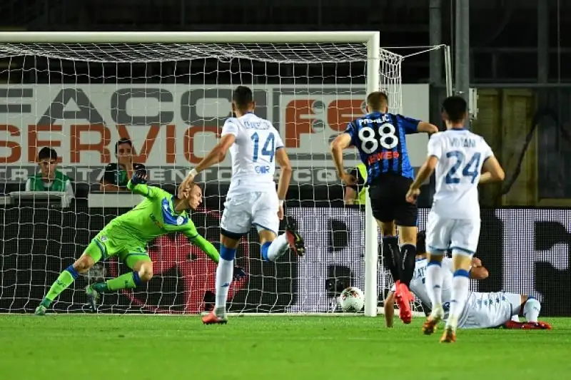 Dopo il botta e risposta nei primi minuti Pasalic-Torregrossa la squadra di Gasperini dilaga con le reti di De Roon, Zapata, Malinovsky e ancora due volte con Pasalic. Nel finale la rete ospite di Spalek.