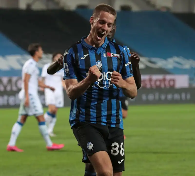 Dopo il botta e risposta nei primi minuti Pasalic-Torregrossa la squadra di Gasperini dilaga con le reti di De Roon, Zapata, Malinovsky e ancora due volte con Pasalic. Nel finale la rete ospite di Spalek.