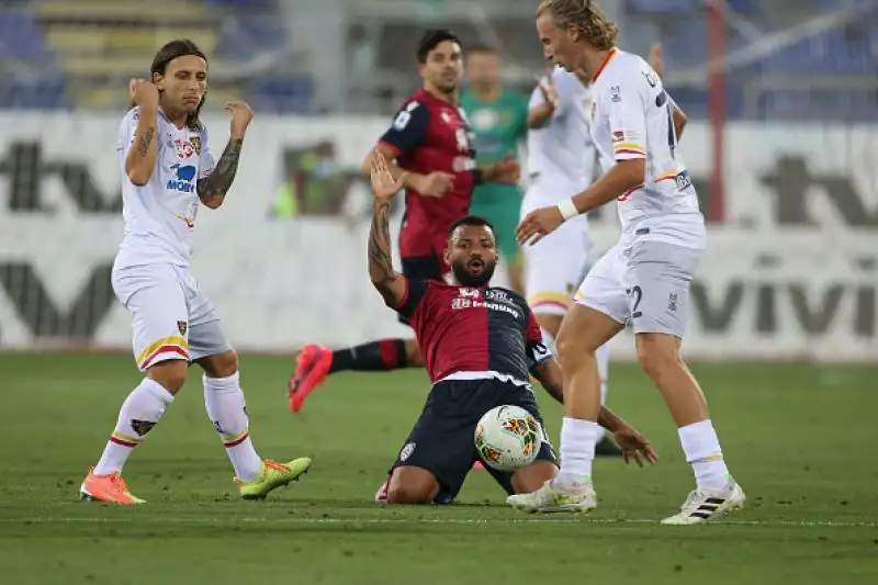 Cagliari a 41 punti, pareggio importante per il Lecce  che sale a -1 dal Genoa quartultimo.