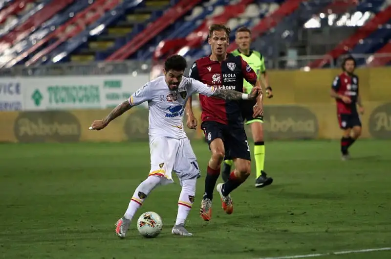 Cagliari a 41 punti, pareggio importante per il Lecce  che sale a -1 dal Genoa quartultimo.