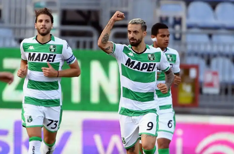 I neroverdi sono andati in vantaggio con Caputo nel primo tempo e sono stati raggiunti da una rete di Joao Pedro nella ripresa.