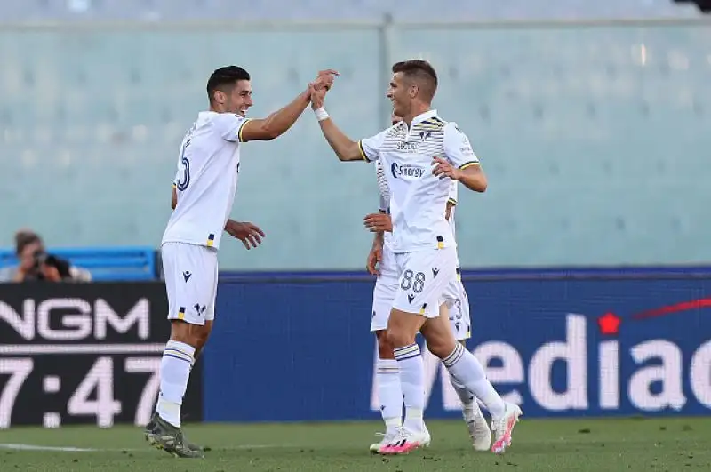 L'Hellas è passata in vantaggio al 18' con Faraoni, pareggio fiorentino con Cutrone nei minuti di recupero.