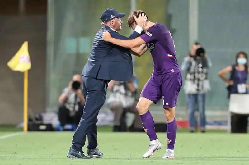 L'Hellas è passata in vantaggio al 18' con Faraoni, pareggio fiorentino con Cutrone nei minuti di recupero.