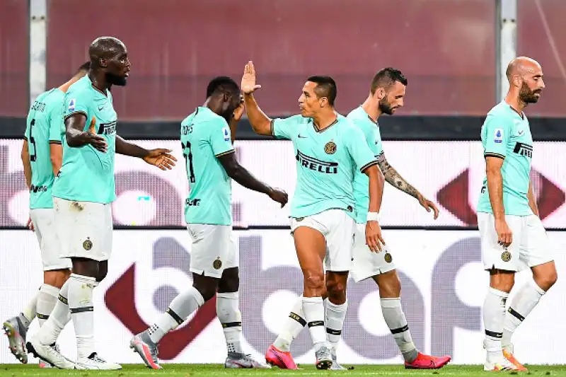 Per i nerazzurri in gol due volte Romelu Lukaku e Alexis Sanchez.