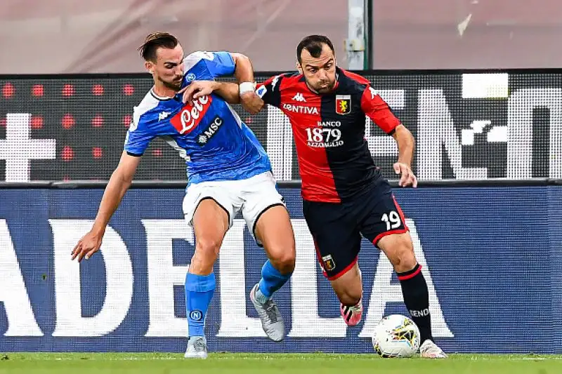 Mertens e Lozano in gol per gli ospiti, di Goldaniga il gol della squadra di Nicola.