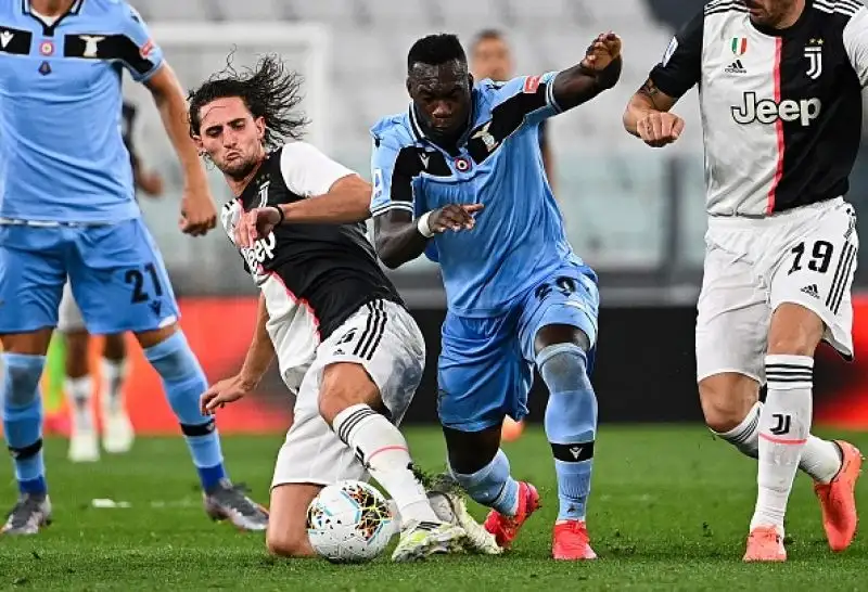 La Juventus ha messo le mani sul nono scudetto consecutivo, il primo con Maurizio Sarri in panchina. Battuta 2-1 la Lazio all’Allianz Stadium: bianconeri a + 8 sull’Inter (e scontri diretti a favore) a quattro giornate dalla conclusione del campionato di serie A.