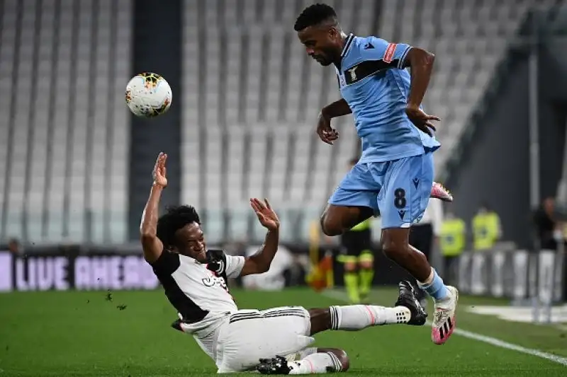 La Juventus ha messo le mani sul nono scudetto consecutivo, il primo con Maurizio Sarri in panchina. Battuta 2-1 la Lazio all’Allianz Stadium: bianconeri a + 8 sull’Inter (e scontri diretti a favore) a quattro giornate dalla conclusione del campionato di serie A.