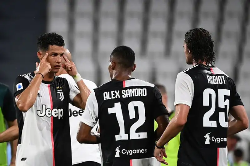 La Juventus ha messo le mani sul nono scudetto consecutivo, il primo con Maurizio Sarri in panchina. Battuta 2-1 la Lazio all’Allianz Stadium: bianconeri a + 8 sull’Inter (e scontri diretti a favore) a quattro giornate dalla conclusione del campionato di serie A.