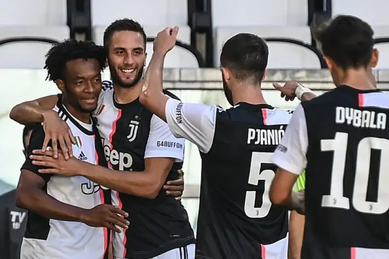 Bianconeri subito avanti con Dybala, poi raddoppio di Cuadrado e a fine tempo un rigore di Belotti batte Buffon.
A chiudere il conto pensa Ronaldo su punizione. Sul tabellino anche Djidji che infila nella propria porta un traversone di Douglas Costa