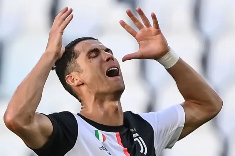 Bianconeri subito avanti con Dybala, poi raddoppio di Cuadrado e a fine tempo un rigore di Belotti batte Buffon.
A chiudere il conto pensa Ronaldo su punizione. Sul tabellino anche Djidji che infila nella propria porta un traversone di Douglas Costa