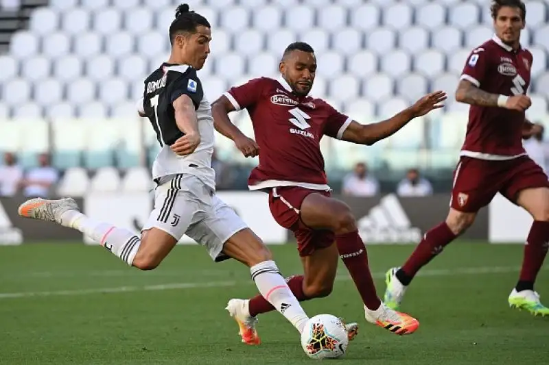 Bianconeri subito avanti con Dybala, poi raddoppio di Cuadrado e a fine tempo un rigore di Belotti batte Buffon.
A chiudere il conto pensa Ronaldo su punizione. Sul tabellino anche Djidji che infila nella propria porta un traversone di Douglas Costa