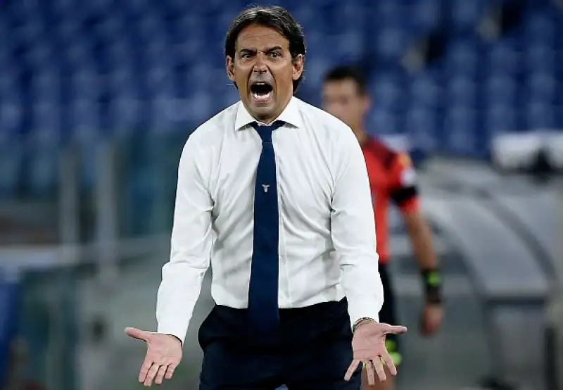 I sardi sono andati in vantaggio con una rete di Simeone ma sono stati raggiunti e superati dai gol di Milinkovic-Savic e Immobile.