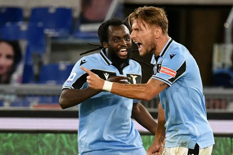 I sardi sono andati in vantaggio con una rete di Simeone ma sono stati raggiunti e superati dai gol di Milinkovic-Savic e Immobile.