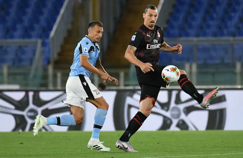 Per i rossoneri in gol Calhanoglu, Ibrahimovic su rigore e Ante Rebic.