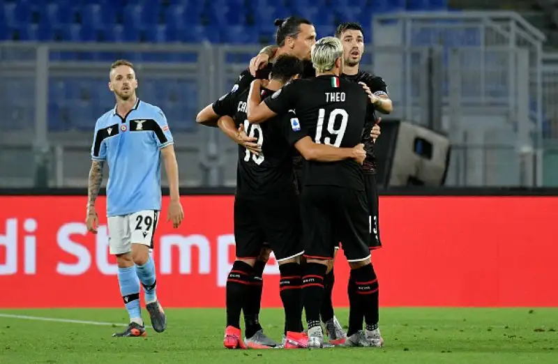 Per i rossoneri in gol Calhanoglu, Ibrahimovic su rigore e Ante Rebic.