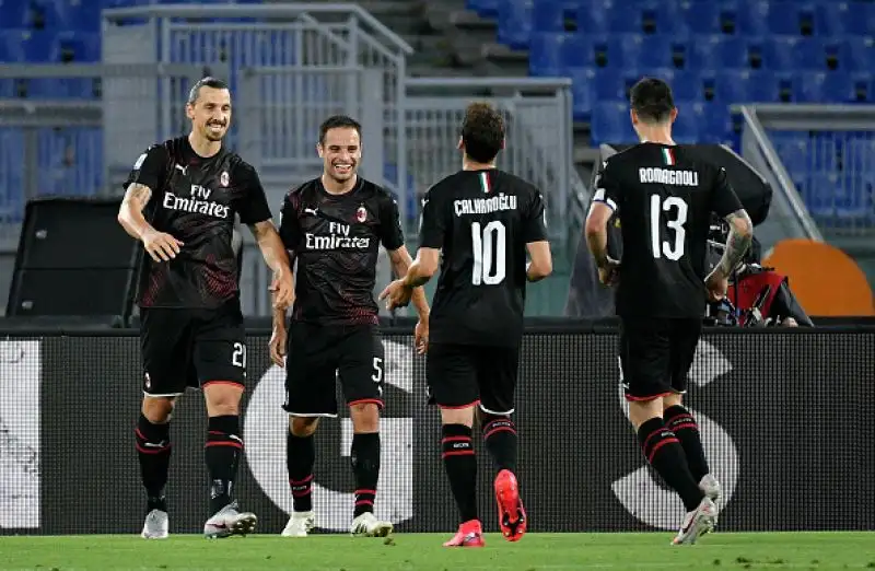 Per i rossoneri in gol Calhanoglu, Ibrahimovic su rigore e Ante Rebic.