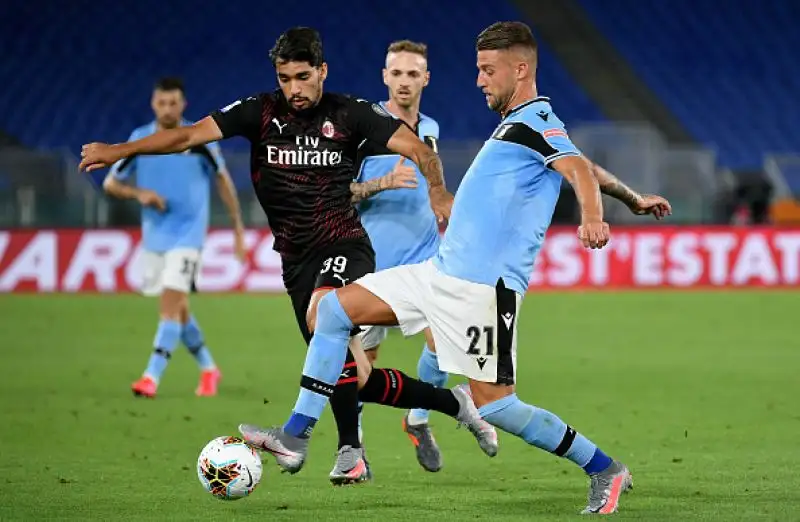 Per i rossoneri in gol Calhanoglu, Ibrahimovic su rigore e Ante Rebic.