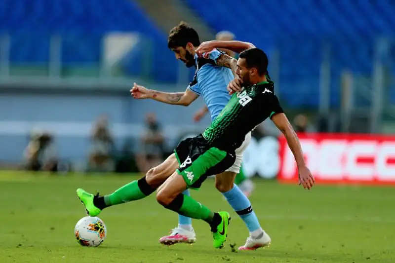 I neroverdi vincono all'Olimpico dando l'ennesimo dispiacere post-ripartenza ai capitolini.