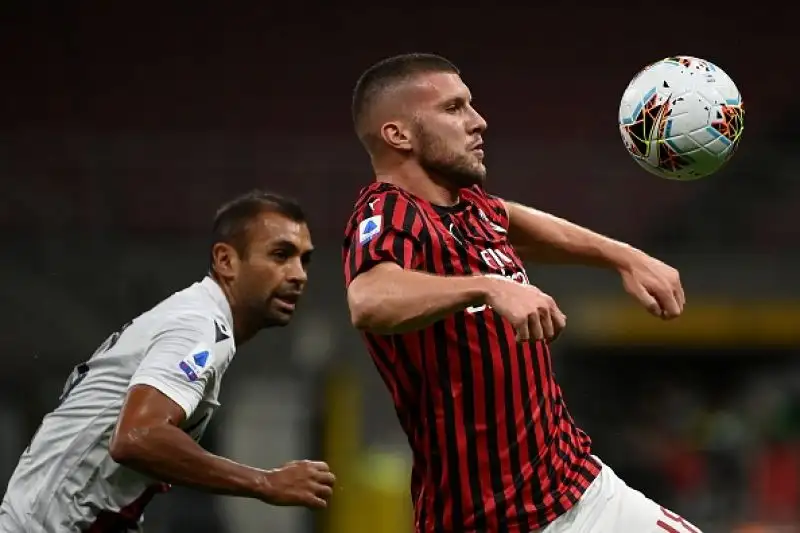 Per i milanesi sono andati in rete Saelemaekers, Calhanoglu, Bennacer, Rebic e Calabria. Il giapponese Tomiyasu in gol per gli ospiti.