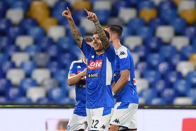 Il Milan è andato in vantaggio con Theo Hernandez, è stato poi sorpassato dalle reti di Di Lorenzo e Mertens ma ha acciuffato il pari con un rigore dell'Ivoriano.