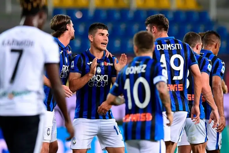 I padroni di caso sono passati in vantaggio con una rete di Kulusevski nel primo tempo, nella ripresa prima il pareggio di Malinovskiy su punizione poi la rete del Papu Gomez per la vittoria atalantina.