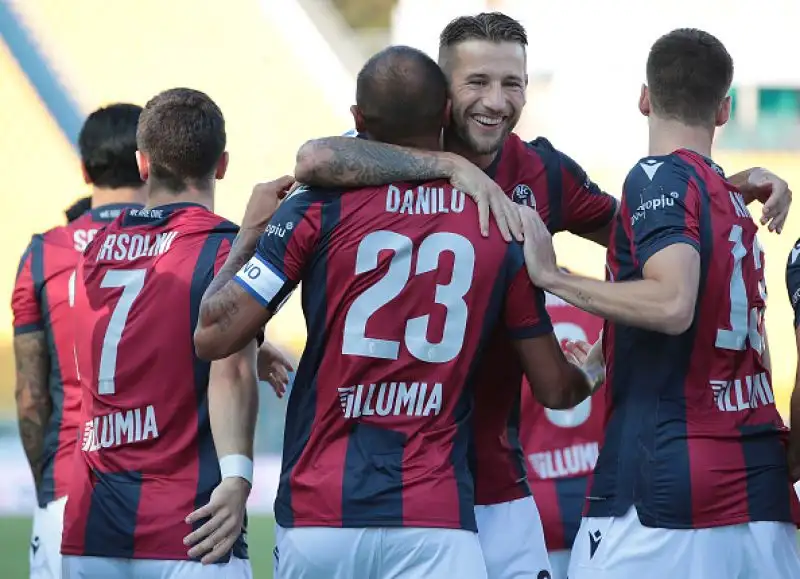 Per il Bologna sono andati in gol Danilo e Soriano. Per i padroni di casa Kurtic al 93' e Inglese al 95'.