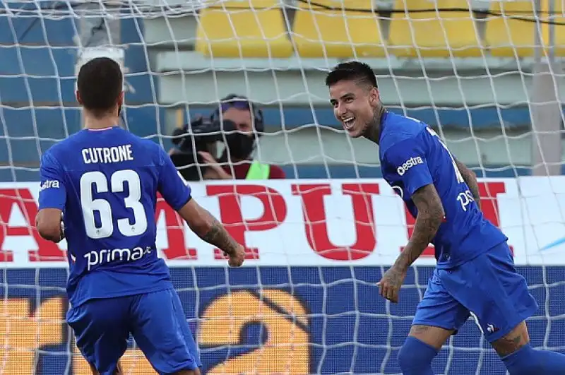 Due rigori consentono alla Fiorentina di prendere il largo a Parma in poco più di mezz’ora. Sempre dal dischetto accorcia Kucka ma il risultato non cambia ulteriormente.