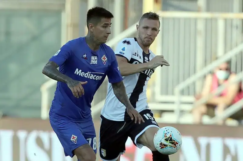Due rigori consentono alla Fiorentina di prendere il largo a Parma in poco più di mezz’ora. Sempre dal dischetto accorcia Kucka ma il risultato non cambia ulteriormente.