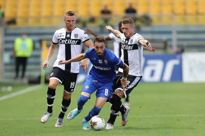 Due rigori consentono alla Fiorentina di prendere il largo a Parma in poco più di mezz’ora. Sempre dal dischetto accorcia Kucka ma il risultato non cambia ulteriormente.