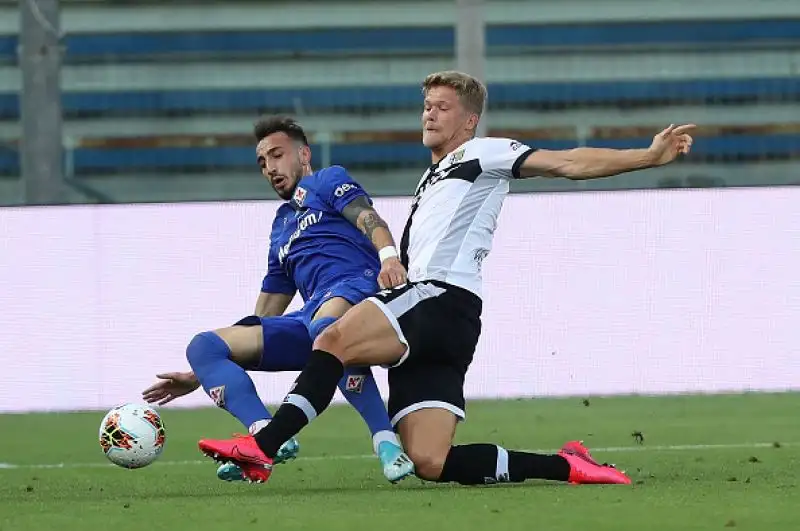 Due rigori consentono alla Fiorentina di prendere il largo a Parma in poco più di mezz’ora. Sempre dal dischetto accorcia Kucka ma il risultato non cambia ulteriormente.