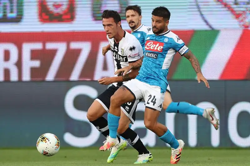 Di Caprari, nel primo tempo, Insigne e Kulusevski le trasformazioni.