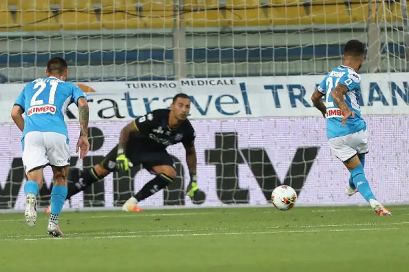 Di Caprari, nel primo tempo, Insigne e Kulusevski le trasformazioni.