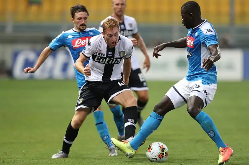 Di Caprari, nel primo tempo, Insigne e Kulusevski le trasformazioni.