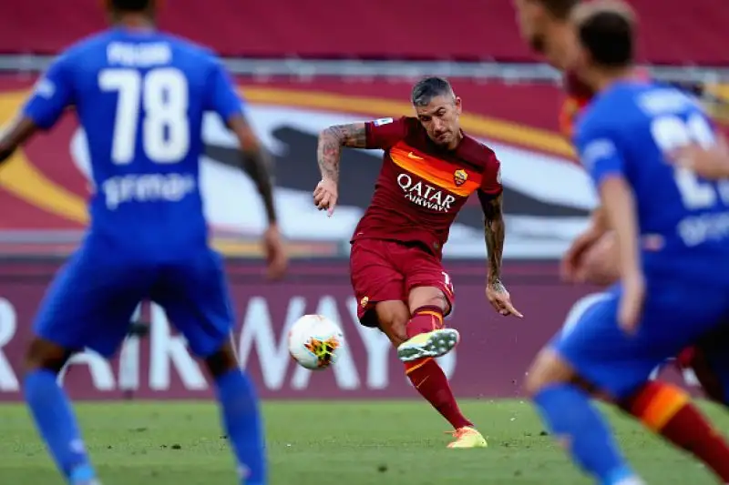 La Roma batte in casa la Fiorentina grazie a due rigori di Veretout.