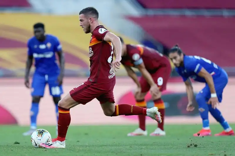 La Roma batte in casa la Fiorentina grazie a due rigori di Veretout.