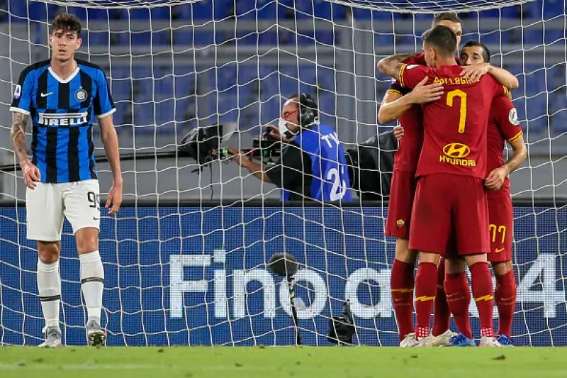 2-2 frutto di errori difensivi in serie all’Olimpico. Per l’Inter solo un punto in casa della Roma.