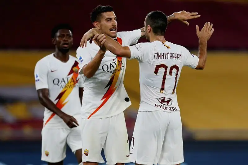 La Roma, colpita a freddo dal gol di Kucka, ha ribaltato il risultato con le reti di Mkhitaryan e Veretout.