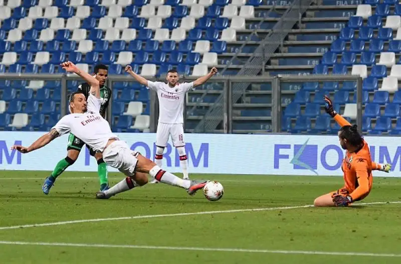 La squadra di Stefano Pioli si è imposta per 2-1 grazie alla doppietta di Zlatan Ibrahimovic, che ha permesso ai rossoneri di volare temporaneamente al quinto posto a quota 59 punti, scavalcando la Roma.