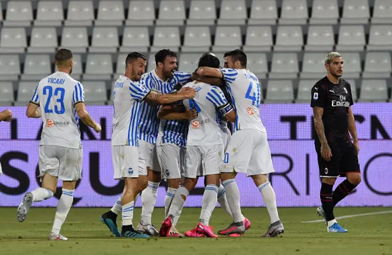 Nel primo tempo i padroni di casa sono andati sul 2-0 grazie ad un rigore di Valoti e a una rete di Floccari. Nella ripresa Leao ha accorciato su rigore e un'autorete di Vicari ha ristabilito la parità.