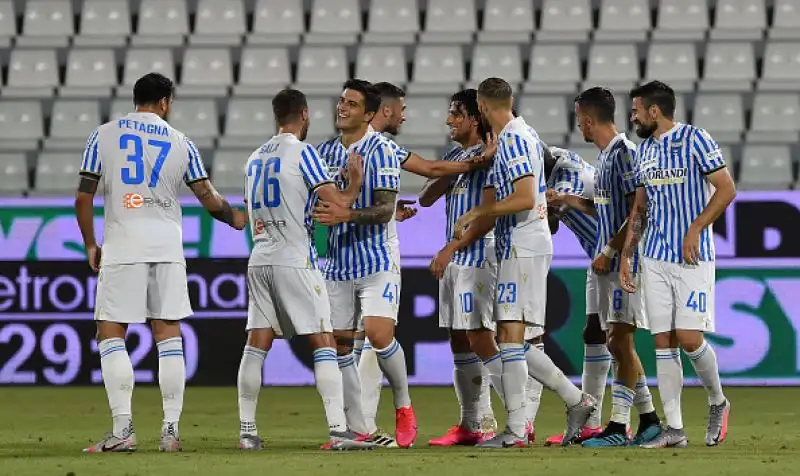 Nel primo tempo i padroni di casa sono andati sul 2-0 grazie ad un rigore di Valoti e a una rete di Floccari. Nella ripresa Leao ha accorciato su rigore e un'autorete di Vicari ha ristabilito la parità.