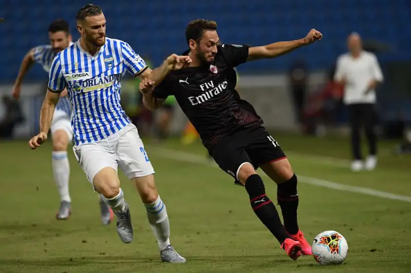 Nel primo tempo i padroni di casa sono andati sul 2-0 grazie ad un rigore di Valoti e a una rete di Floccari. Nella ripresa Leao ha accorciato su rigore e un'autorete di Vicari ha ristabilito la parità.
