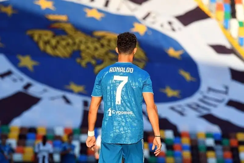 Cristiano Ronaldo e compagni sono andati in vantaggio con De Ligt ma sono prima stati raggiunti da una rete di Nestorovski e poi superati dal gol di Fofana nei minuti finali.