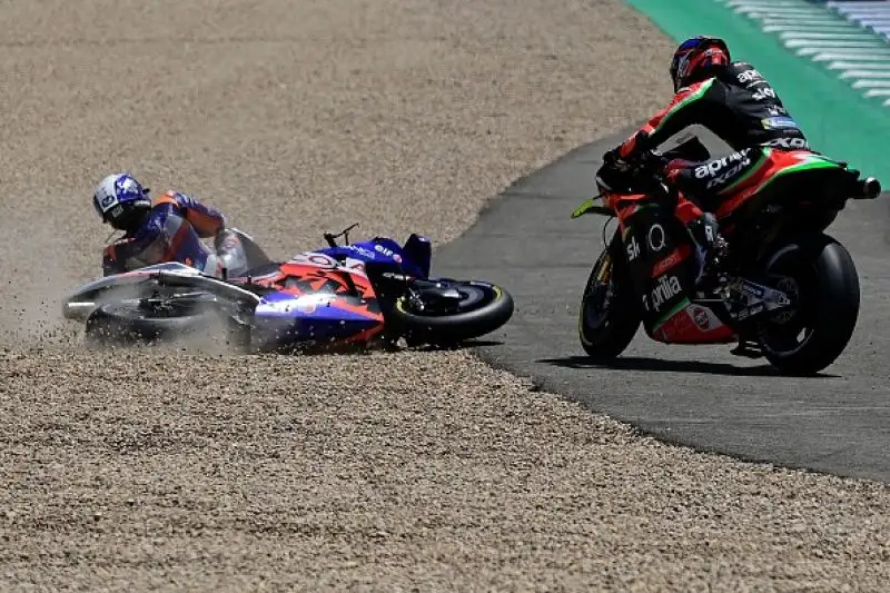 Fabio Quartararo vince il Gran Premio d'Andalusia, seconda prova del Mondiale di MotoGp, e  approfitta nel migliore dei modi dello stop forzato di Marc Marquez. 