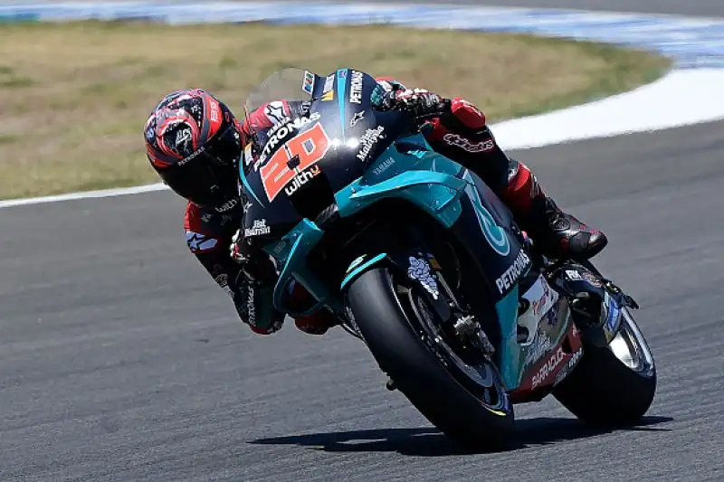 Fabio Quartararo vince il Gran Premio d'Andalusia, seconda prova del Mondiale di MotoGp, e  approfitta nel migliore dei modi dello stop forzato di Marc Marquez. 